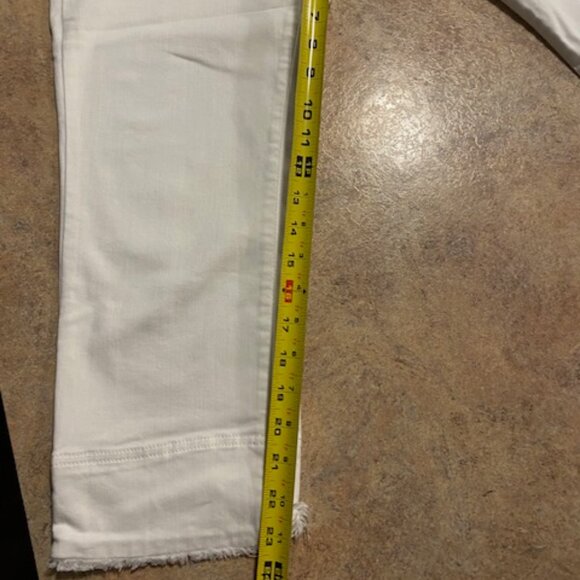 J Jill White Cropped Denim with fringed bottom. Authentic fit Size 14 - Picture 6 of 8